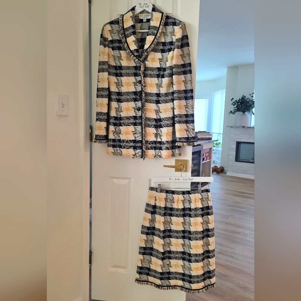 SUPER CLEAN St John Collection Black Cream Plaid Check Blazer Skirt Suit Size 8